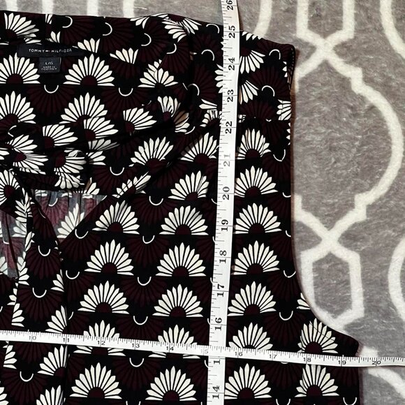 Tommy Hilfiger sleeveless v-neck tie top. Size Large - Picture 6 of 8